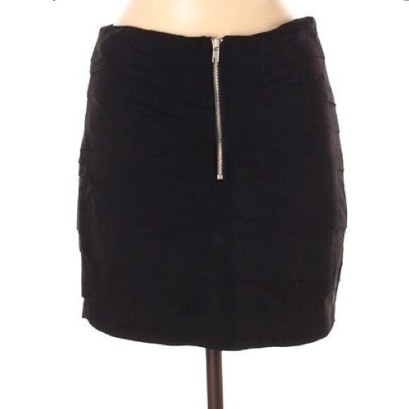 Aryn K. Casual Skirt Size Medium - Picture 3 of 6